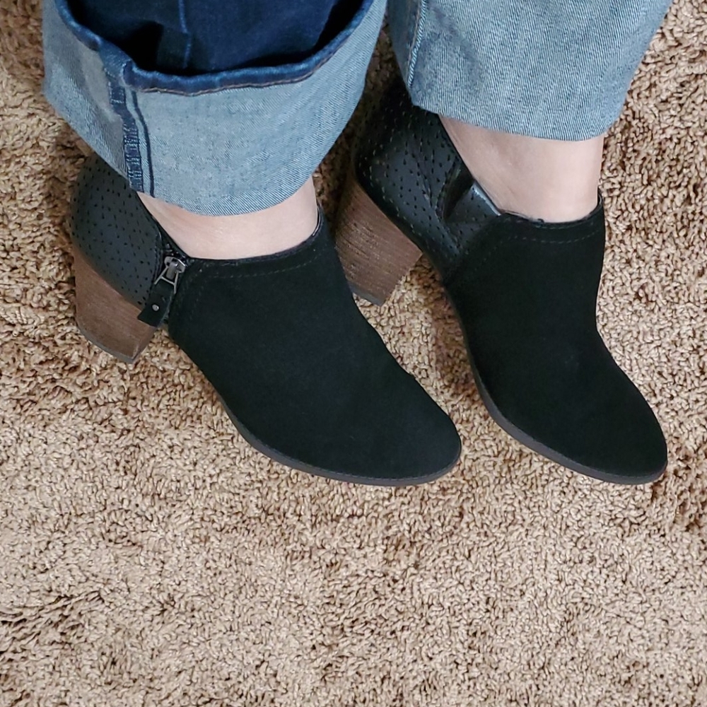 Shoes - Picture 3 of 6